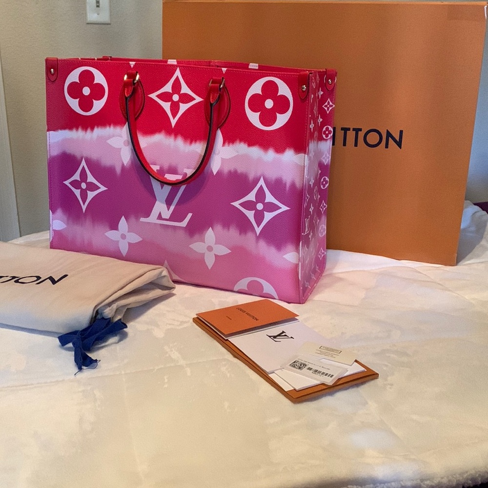 ✨ SOLD ✨ LV Limited Edition Escale OnTheGo GM